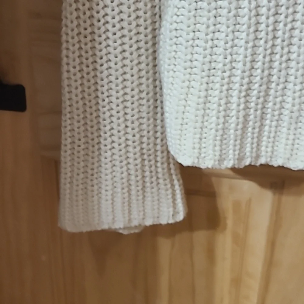 Aerie Chunky Cable Knit Lace Up Cream Sweater - Picture 4 of 7